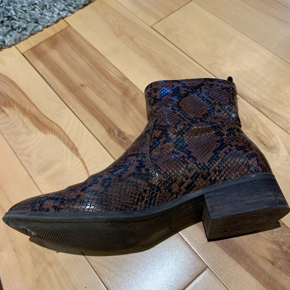 Fake snake skin boots - Picture 2 of 5
